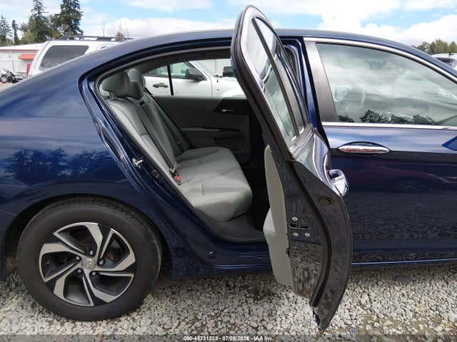 45731233 :رقم المزاد ، 1HGCR2F38HA166239 vin ، 2017 Honda Accord Lx مزاد بيع