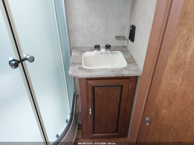 Продаж на аукціоні авто 2016 Forest River Vibe Branded 221rbs Travel Trailer, vin: 4X4TVBX22G4105699, номер лоту: 45731275