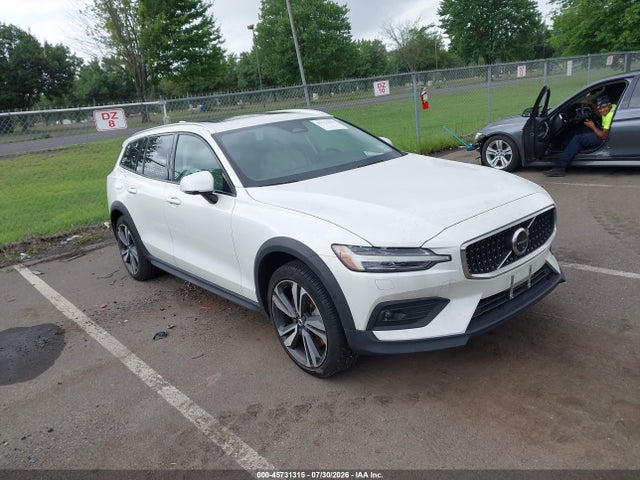Продаж на аукціоні авто 2024 Volvo V60 Cross Country B5 Plus, vin: YV4L12WY2R2137698, номер лоту: 45731315