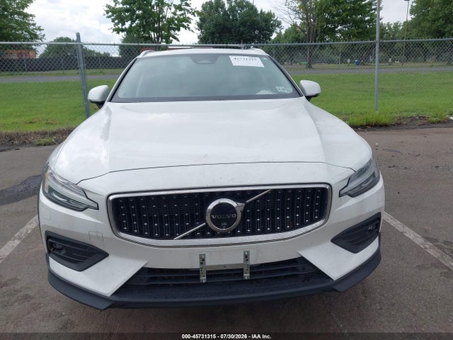 Продаж на аукціоні авто 2024 Volvo V60 Cross Country B5 Plus, vin: YV4L12WY2R2137698, номер лоту: 45731315
