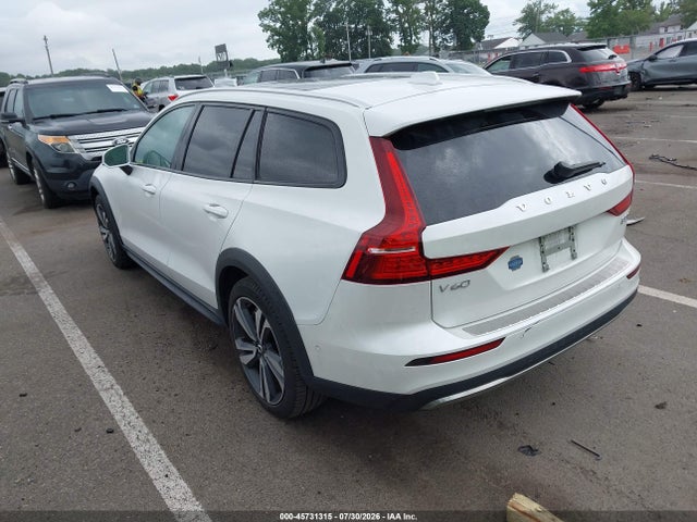 Продаж на аукціоні авто 2024 Volvo V60 Cross Country B5 Plus, vin: YV4L12WY2R2137698, номер лоту: 45731315