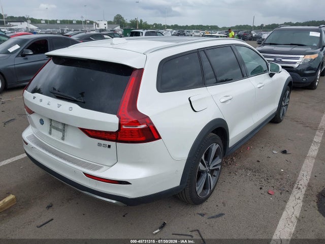 Продаж на аукціоні авто 2024 Volvo V60 Cross Country B5 Plus, vin: YV4L12WY2R2137698, номер лоту: 45731315