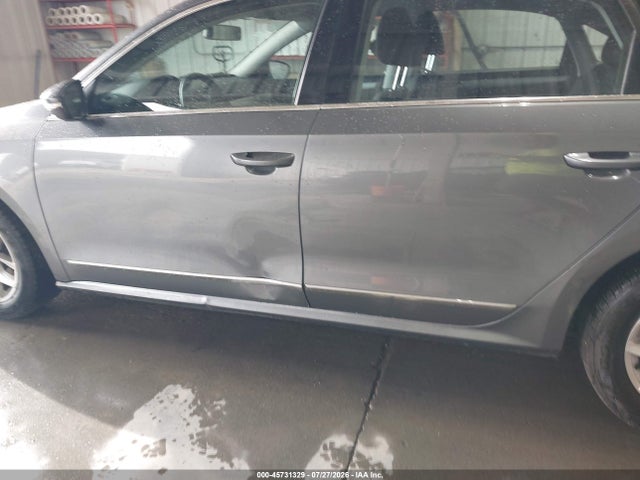 1VWAT7A3XGC003474 Volkswagen Passat 1.8t S