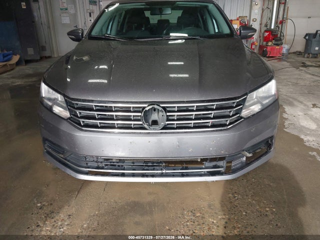 1VWAT7A3XGC003474 Volkswagen Passat 1.8t S