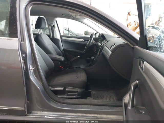 1VWAT7A3XGC003474 Volkswagen Passat 1.8t S