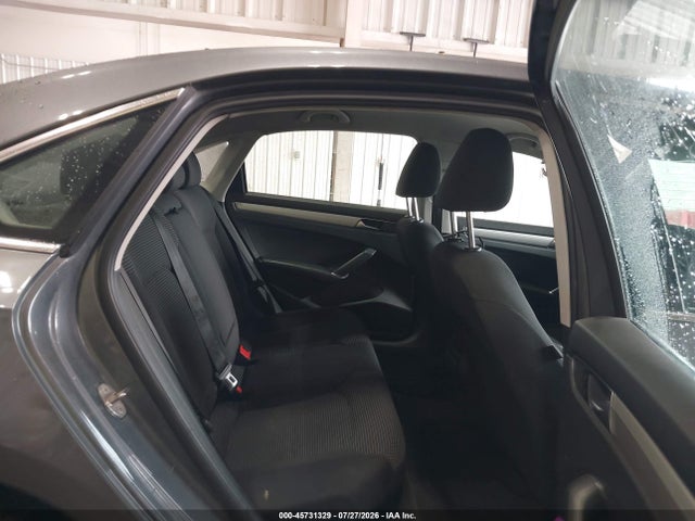 1VWAT7A3XGC003474 Volkswagen Passat 1.8t S