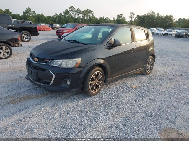 45731982 :رقم المزاد ، 1G1JD6SH6H4121692 vin ، 2017 Chevrolet Sonic Lt Auto مزاد بيع