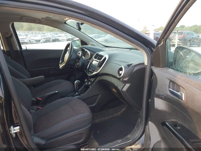 45731982 :رقم المزاد ، 1G1JD6SH6H4121692 vin ، 2017 Chevrolet Sonic Lt Auto مزاد بيع