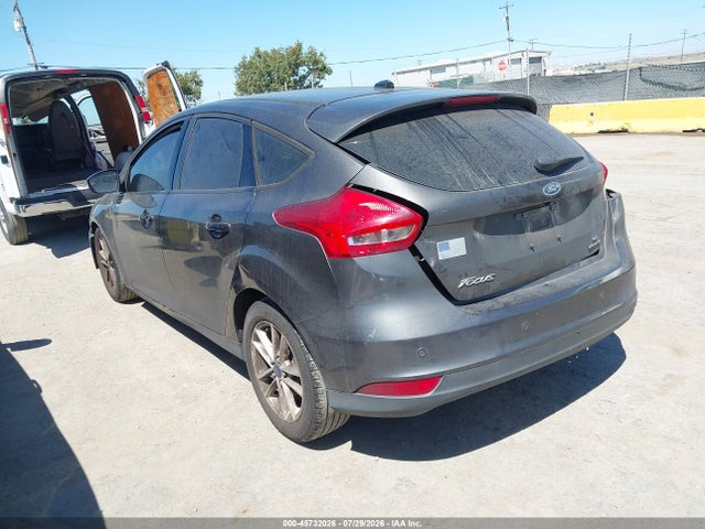 Ford FOCUS SE 2015 1FADP3K26FL351036 Image 3