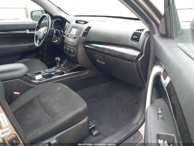 Продажа на аукционе авто 2015 Kia Sorento Lx, vin: 5XYKTCA64FG585950, номер лота: 45732046