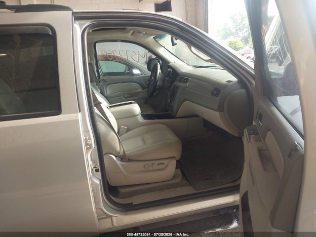 Продажа на аукционе авто 2011 Chevrolet Tahoe Lt, vin: 1GNSKBE02BR136272, номер лота: 45732091