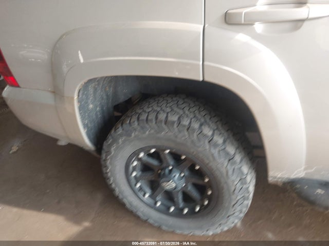Продажа на аукционе авто 2011 Chevrolet Tahoe Lt, vin: 1GNSKBE02BR136272, номер лота: 45732091