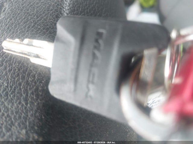 45732402 :رقم المزاد ، 1M1PN4GYXRM013783 vin ، 2024 Mack Pinnacle مزاد بيع