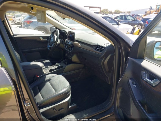 1FMCU9J90LUC30648 Ford Escape Titanium