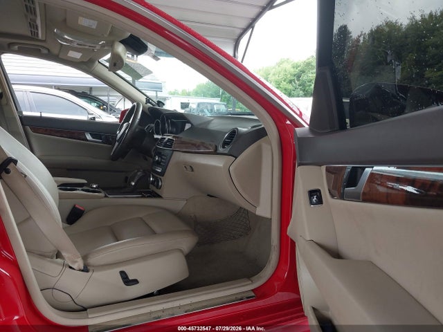2012 Mercedes-benz C 300 Luxury 4matic/sport 4matic მანქანა იყიდება აუქციონზე, vin: WDDGF8BB6CF912732, აუქციონის ნომერი: 45732547