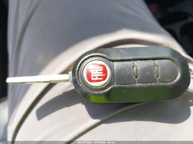 45732661 :رقم المزاد ، 3C3CFFCR2DT693000 vin ، 2013 Fiat 500 Gucci مزاد بيع