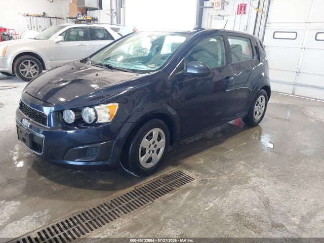 Chevrolet Sonic Ls Auto 2015 1G1JA6SHXF4151199 Image 2