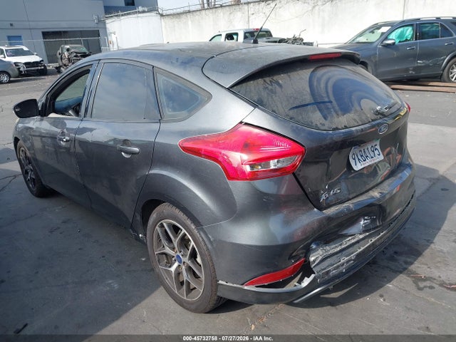 Ford FOCUS SE 2016 1FADP3K29GL268251 Image 3