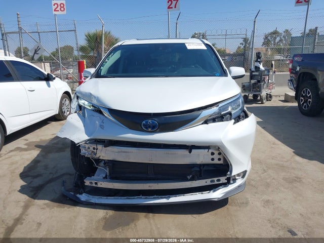 Toyota SIENNA XLE 2023 5TDYRKECXPS144136 Image 12