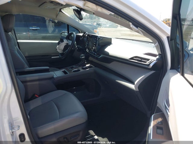 Toyota SIENNA XLE 2023 5TDYRKECXPS144136 Image 5