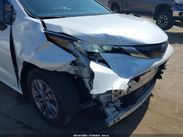 Toyota SIENNA XLE 2023 5TDYRKECXPS144136 Image 6
