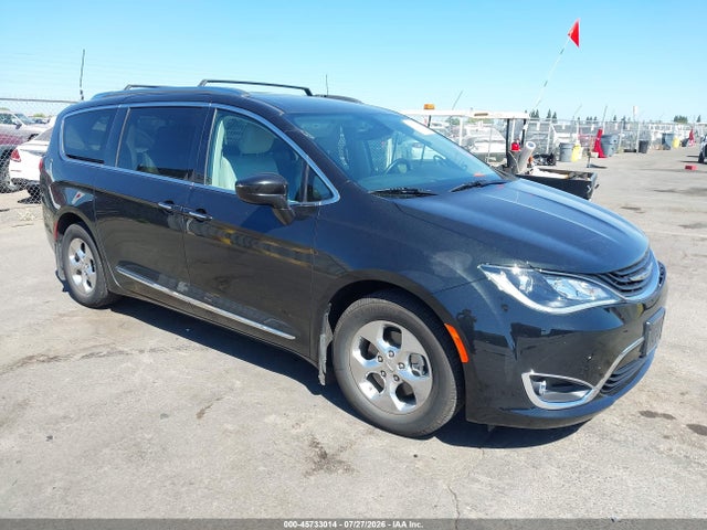 2018 2C4RC1L74JR253018 main image