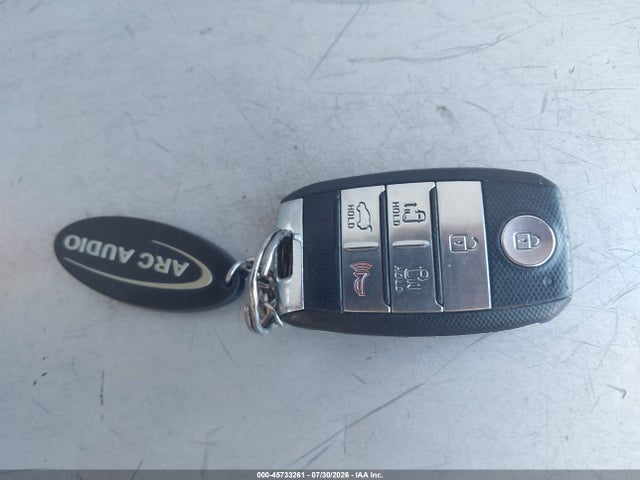 KIA SEDONA LX 2017 KNDMB5C14H6339186 Image 11