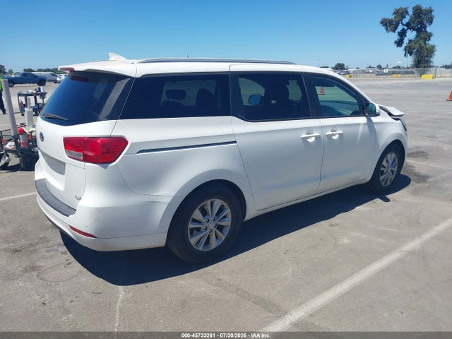 KIA SEDONA LX 2017 KNDMB5C14H6339186 Image 4