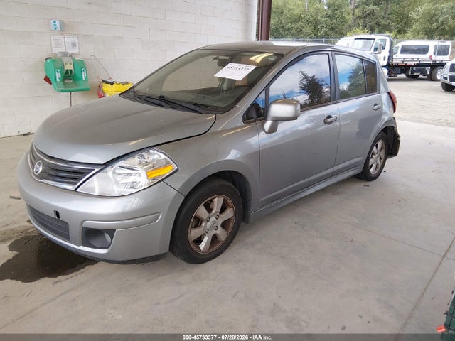 45733377 :رقم المزاد ، 3N1BC1CP9AL366206 vin ، 2010 Nissan Versa 1.8sl مزاد بيع