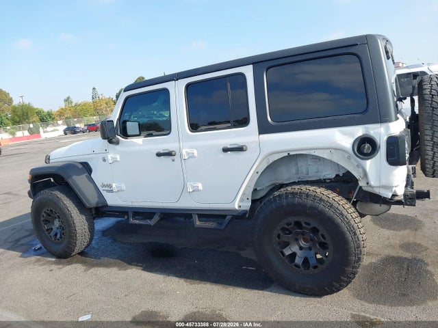 1C4HJXDNXJW331701 Jeep Wrangler Unlimited Sport S 4x4