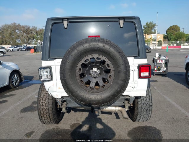 1C4HJXDNXJW331701 Jeep Wrangler Unlimited Sport S 4x4