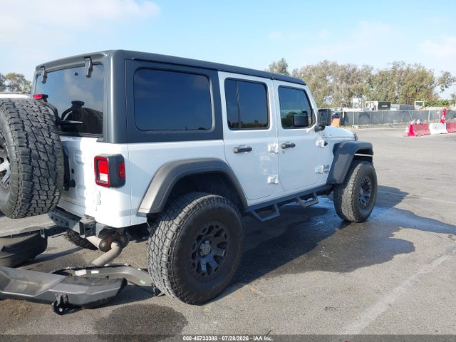 1C4HJXDNXJW331701 Jeep Wrangler Unlimited Sport S 4x4