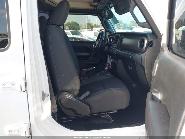 1C4HJXDNXJW331701 Jeep Wrangler Unlimited Sport S 4x4