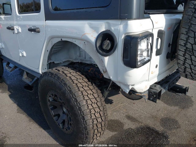 1C4HJXDNXJW331701 Jeep Wrangler Unlimited Sport S 4x4