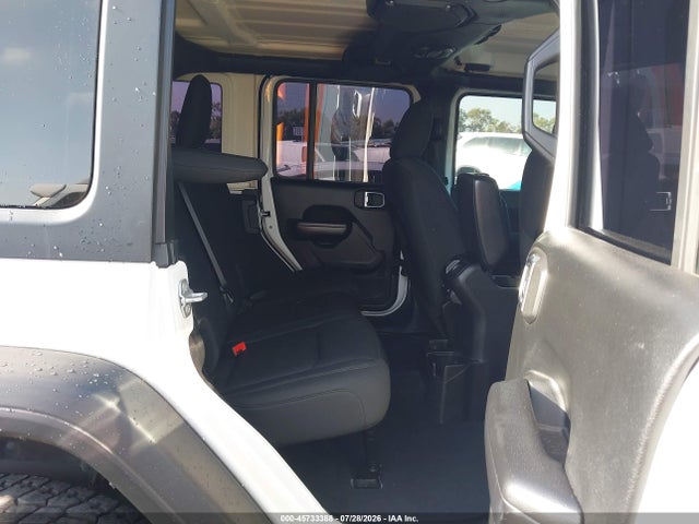1C4HJXDNXJW331701 Jeep Wrangler Unlimited Sport S 4x4