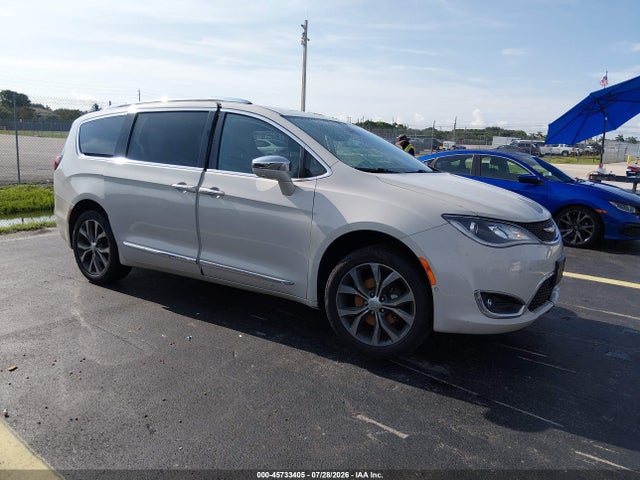 Продажа на аукционе авто 2017 Chrysler Pacifica Limited, vin: 2C4RC1GGXHR584030, номер лота: 45733405