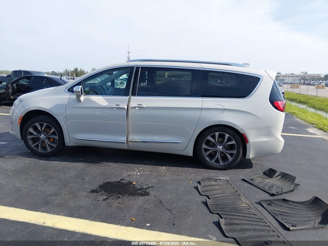 Продаж на аукціоні авто 2017 Chrysler Pacifica Limited, vin: 2C4RC1GGXHR584030, номер лоту: 45733405