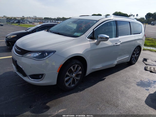 Продаж на аукціоні авто 2017 Chrysler Pacifica Limited, vin: 2C4RC1GGXHR584030, номер лоту: 45733405