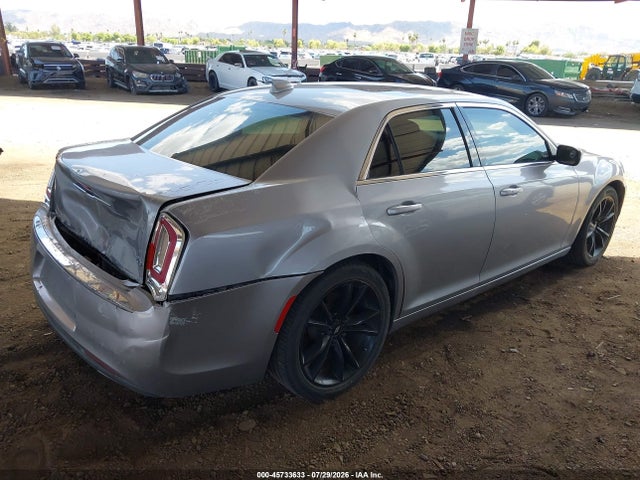 Chrysler 300 Limited 2015 2C3CCAAG4FH796606 Image 4