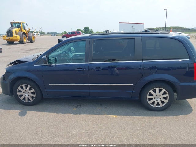 2015 Chrysler Town & Country Touring მანქანა იყიდება აუქციონზე, vin: 2C4RC1BG3FR644251, აუქციონის ნომერი: 45733797