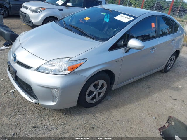 Toyota Prius Four 2014 JTDKN3DU5E1765862 Image 2