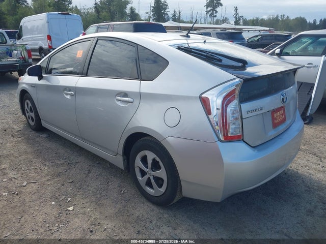 Toyota Prius Four 2014 JTDKN3DU5E1765862 Image 3