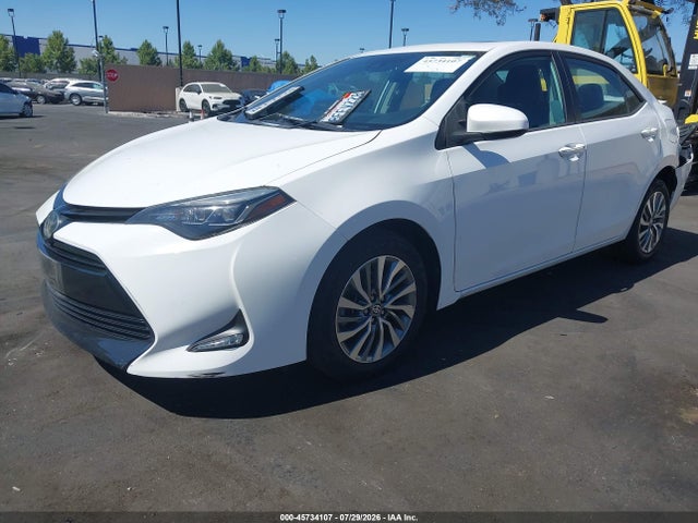 Toyota Corolla Xle 2018 5YFBURHE2JP846932 Image 2