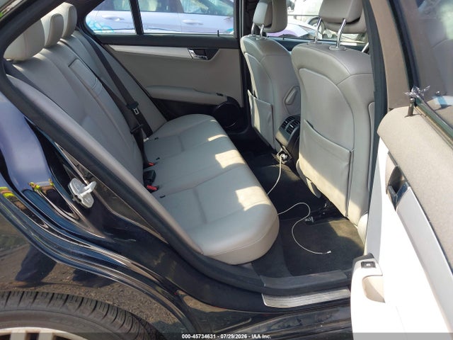 45734631 :رقم المزاد ، WDDGF54X78F113119 vin ، 2008 Mercedes-benz C 300 Luxury/sport مزاد بيع