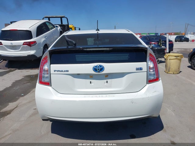 JTDKN3DU8E1753012 Toyota Prius Three