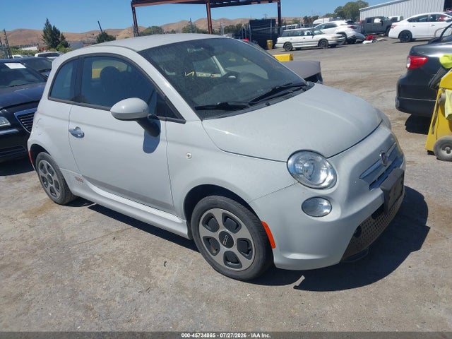 Fiat 500E BATTERY ELECTRIC 2016 3C3CFFGE2GT229748 Image 1