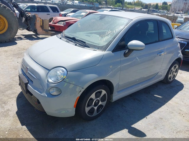 Fiat 500E BATTERY ELECTRIC 2016 3C3CFFGE2GT229748 Image 2