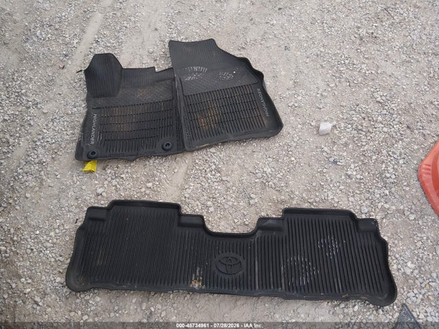 5TDJZRFH3JS489648 Toyota Highlander Xle