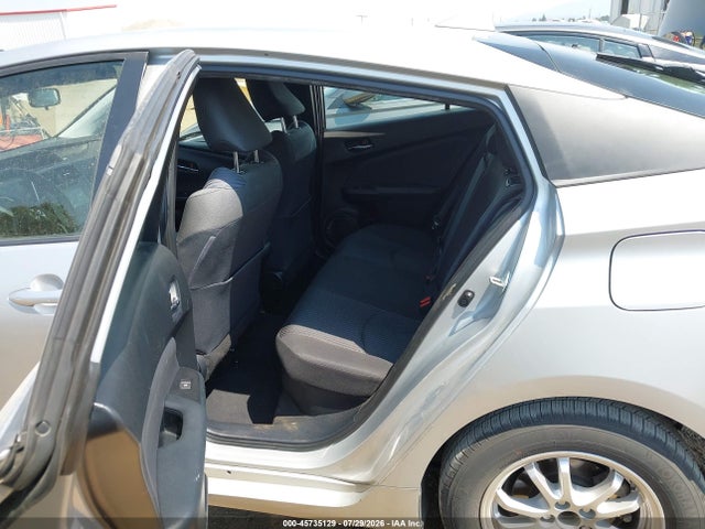 Toyota Prius Two 2016 JTDKBRFUXG3009170 Image 8