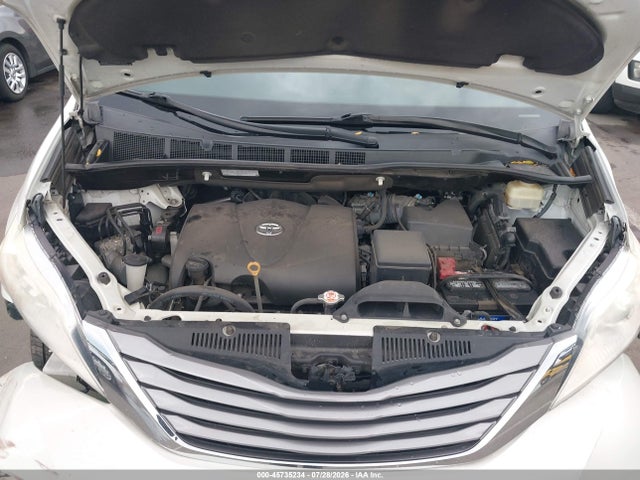 5TDYZ3DC4HS791561 Toyota Sienna Xle 8 Passenger